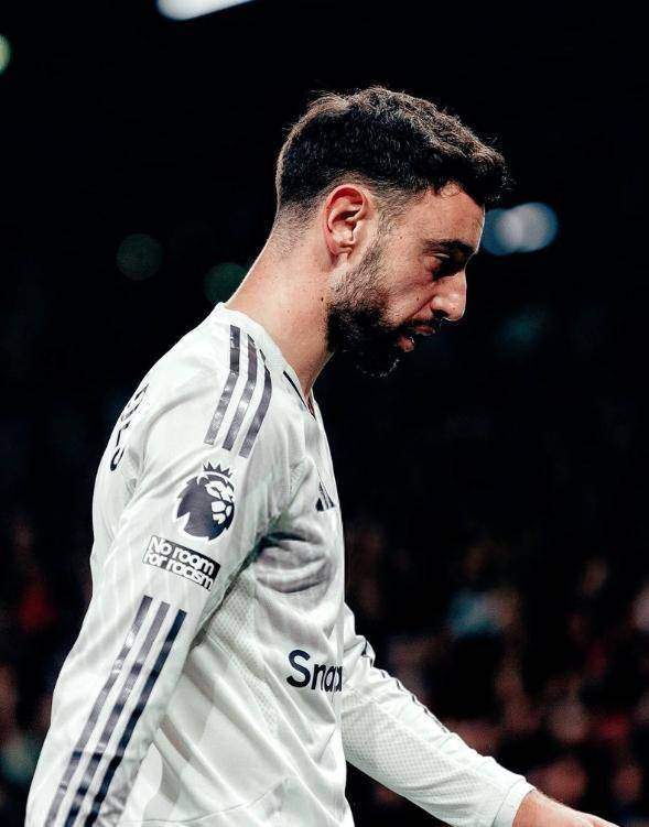 B费独造2球比肩国王,曼联2-2伯恩茅斯,主裁双标吹罚毁红魔胜利